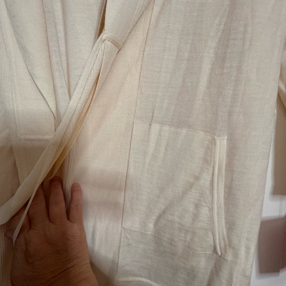 Cream Hooded Cardigan with Tie Front. Set of 2 items. 100% Wool. - Picture 6 of 12